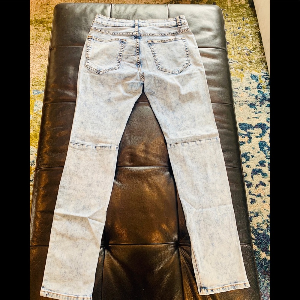 Ripped jeans. True to fit and very comfortable!